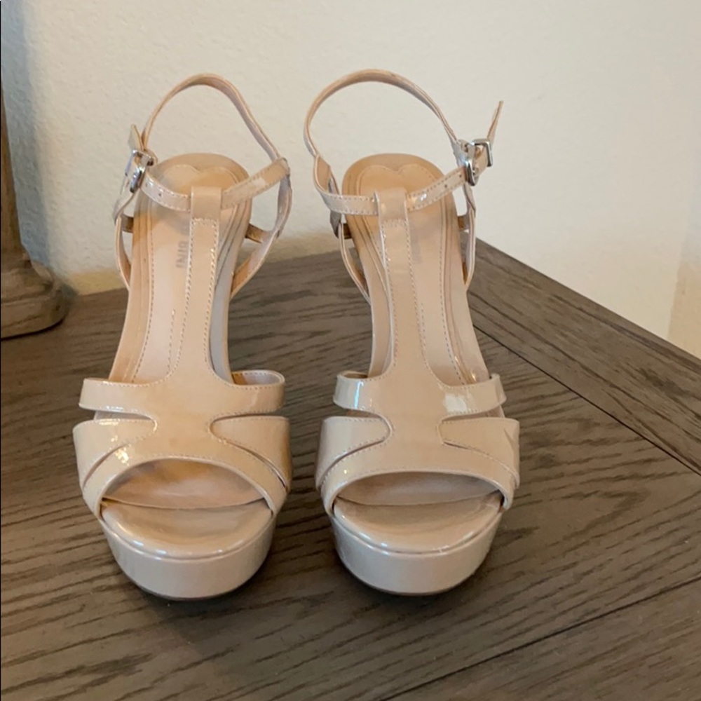 Gianni Bini Beige Nude Heels Size 6